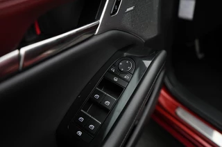 Mazda 3 Mazda 3 2.0 e-SkyActiv-X Luxury automaat i-Activesense pakket met Sunroof en rood leer pakket : dealer onderhouden en 24 maanden verlengde garantie - afbeelding nr 52