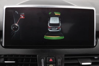 BMW 2 Serie BMW 2-serie Active Tourer 225i xDrive M Sport (PANORAMADAK, TREKHAAK, STOELVERWARMING, HEAD-UP, PARKEERSENSOREN, NAVIGATIE) - afbeelding nr 9