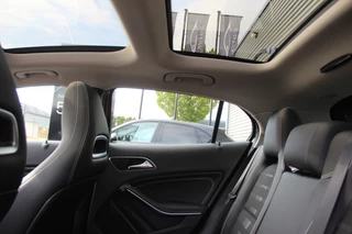 Mercedes-Benz GLA Mercedes-Benz GLA 200 Premium Pano-dak | Trekhaak | Xenon-LED | Navi | ECC | PDC | Cruise | Half-Leder | Sportstoelen | Stoelverw | LMV18'' | Goede banden | Zeer nette - afbeelding nr 24