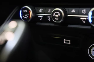 Alfa Romeo Giulia Alfa Romeo GIULIA 2.0 T GME AWD Tributo Italiano / FACELIFT / Digital Cockpit / Acc / HK / Leder / Elek Stoelen / Camera / 19 Inch - afbeelding nr 26