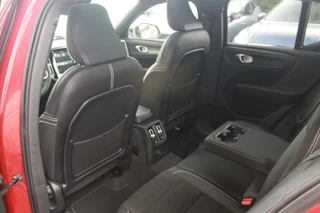 Volvo XC40 Volvo XC40 T5 Recharge R-Design | Panoramadak | Stoelverwarming | Parkeercamera | Keyless | Glossy Black - afbeelding nr 13