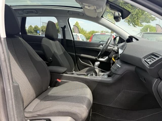 Peugeot 308 Peugeot 308 SW 1.2 PureTech Blue Lease Executive 2e Eigenaar,Pano,110pk,Navi,Dealer Onderhouden,Clima,Cruise,Pdc V+A,Lm velgen,Apk tot 12-2025 - afbeelding nr 7