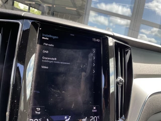 Volvo XC60 Volvo XC60 2.0 T6 Plug-in hybrid 340 pk AWD R-Design Trekhaak Panoramadak Camera Bliss Full Led Koplampen Harman Kardon Audio Stoel+ stuur + voorruitverwarming  1e Eigenaar Pine Grey Metallic - afbeelding nr 41