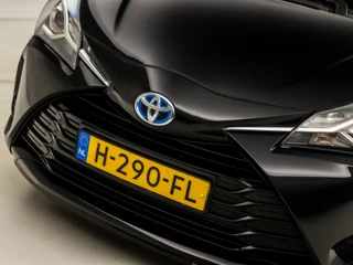 Toyota Yaris Automaat (NAVIGATIE, CLIMATE, CAMERA, SPORTSTOELEN, LANE ASSIST, XENON, CRUISE, NIEUWE APK, NIEUWSTAAT) - afbeelding nr 28