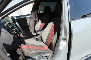 Volkswagen Golf Volkswagen Golf 2.0 TSI GTI TCR 290pk DSG7 Panoramadak Clima Cruise Navi Camera DynAudio Keyless Zwarte 19