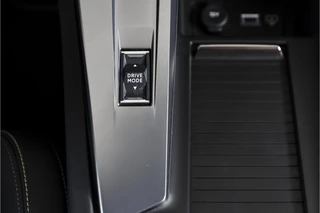 Peugeot 308 Peugeot 308 SW 1.2 PureTech 130 PK GT - Automaat | Dig. Cockpit | Adapt. Cruise | Stoel+-Stuurverw. | PDC | Camera | NAV + App. Connect | ECC | LM 17