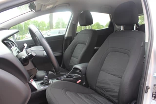 Kia cee'd Kia cee'd 1.6 GDI ComfortLine / Bluetooth  / Radio / Cruise Control / Airco - afbeelding nr 4
