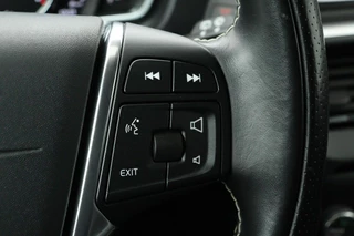 Volvo V40 Volvo V40 2.0 T4 Sport | Stoelverwarming | Camera |  Full LED | Leder/Alcantara | Navigatie | 19'' | Climate control | Bluetooth | PDC | Cruise control | R Design - afbeelding nr 13