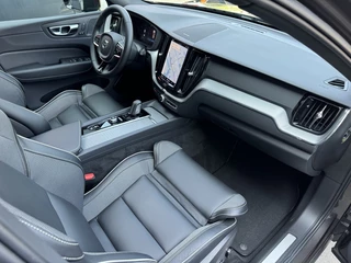 Volvo XC60 Volvo XC60 2.0 T8 Plug-in Hybrid AWD R-Design Pano H&K Leder - afbeelding nr 19