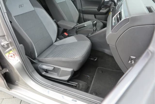 Volkswagen Polo Volkswagen Polo 1.0 TSI 116pk Highline Business 2xR-Line , Beats audio , PDC, Navi, Carplay, LMV, Cruisecontrol. dealer onderhouden. - afbeelding nr 33