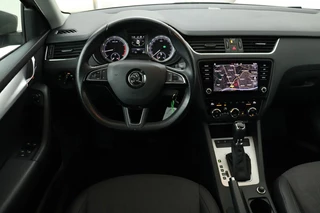 Škoda Octavia Skoda Octavia 1.0 TSI Clever Edition | Stoelverwarming | Carplay | Trekhaak | Half leder | Navigatie | DAB | Climate control | PDC | Cruise control - afbeelding nr 3