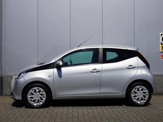 Toyota Aygo Toyota Aygo 1.0 VVT-i x-play Automaat | Navigatie | Cruise | NAP | Airco - afbeelding nr 4