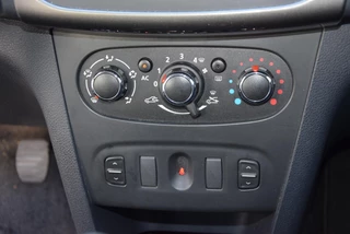 Dacia Sandero Dacia Sandero 0.9 TCe Lauréate | Navigatie | Trekhaak | Airco | - afbeelding nr 15