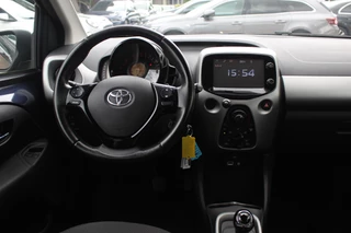 Toyota Aygo Toyota Aygo 1.0 VVT-i x-play / Camera / Navigatie / 15'' / Bluetooth / Airco - afbeelding nr 9