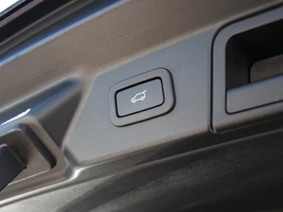 Land Rover Range Rover Velar Land Rover Range Rover Velar 2.0 P400e S I Leder I Meridian I Elektrische stoelverstelling - afbeelding nr 8