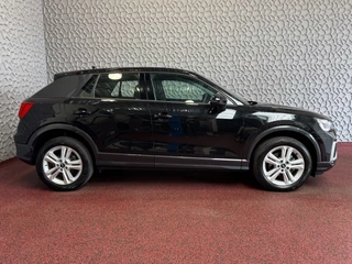 Audi Q2 Audi Q2 35 TFSI 1.5 ✅NIEUW MODEL✅ S EDITION 150PK VIR.COCKPIT ELEK.KLEP TOUCHSCREEN CARPLAY NAVI CAMERA MATRIX LED STOELVERW. PDC KEYLESS 11/2024 