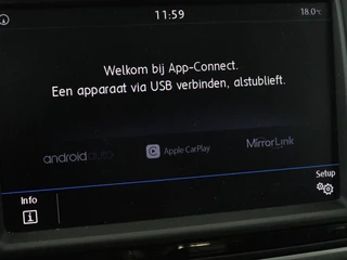 Volkswagen Golf Volkswagen Golf 1.0 TSI Connected Series | Carplay | Camera |  Navigatie | Climate control | Parkeerhulp | Cruise control | Sportstoelen - afbeelding nr 18