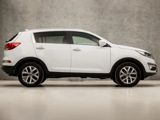 Kia Sportage Kia Sportage 1.6 GDI Luxury (PANORAMADAK, NAVIGATIE, CAMERA, LEDER, SPORTSTOELEN, XENON, GETINT GLAS, CLIMATE CONTROL, NIEUWSTAAT) - afbeelding nr 4