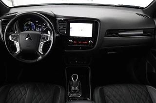 Mitsubishi Outlander Mitsubishi Outlander 2.4 PHEV Intense+ | Schuifdak | Leder | Stoel & stuurverwarming | 360 camera | Navigatie | Carplay | Full LED | Standkachel - afbeelding nr 10