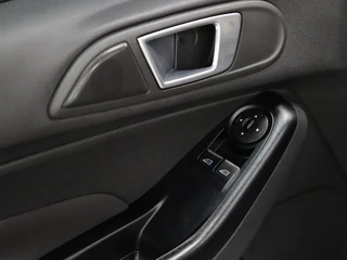 Ford Fiesta Ford Fiesta 1.0 Style Ultimate [AIRCO, NAVIGATIE, BLUETOOTH, RADIO, CD-SPELER, NIEUWSTAAT] - afbeelding nr 11