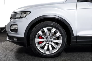 Volkswagen T-Roc Volkswagen T-Roc 2.0 TSI 190 PK 4Motion Sport - Automaat | Dig. Cockpit | Cruise Control | Stoelverw. | PDC | NAV + App. Connect | ECC | Afn. Trekhaak | LM 17
