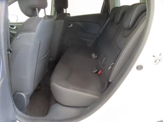 Renault Clio Renault Clio Estate 0.9 TCe LIMITED + AIRCO/CRUISE/LMV/PDC/NAV - afbeelding nr 10