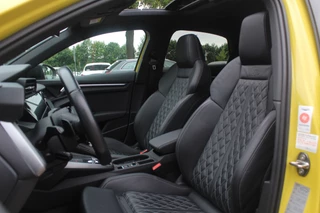 Audi S3 Audi S3 Limousine 2.0 TFSI quattro Edition One / Panoramadak / Camera / RS Seats / B&O / 19'' / Matrix LED / Navigatie / Dodehoek / ACC / Stoelverwarming / DAB - afbeelding nr 4