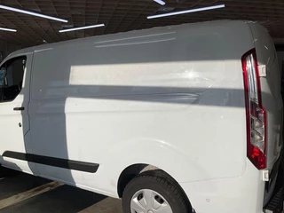 Ford Transit Custom Ford Transit Custom 280 2.0 TDCI L1H1 Trend Automaat | 8 inch scherm | Stoelverwarming | Trekhaak  | Achteruitrijcamera - afbeelding nr 4