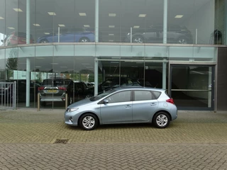 Toyota Auris Toyota Auris 1.8 Hybrid Aspiration 55.986km NAP - afbeelding nr 2