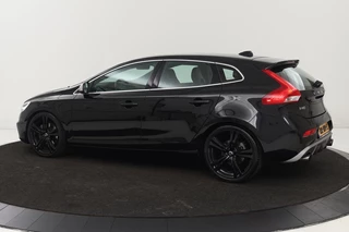 Volvo V40 Volvo V40 2.0 T4 Sport | Stoelverwarming | Camera |  Full LED | Leder/Alcantara | Navigatie | 19'' | Climate control | Bluetooth | PDC | Cruise control | R Design - afbeelding nr 2
