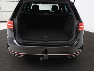 Volkswagen Passat Volkswagen Passat 1.4 TSI R Line | Trekhaak | 360 camera |  Stoelverwarming | Leder/Alcantara | Carplay | Adaptive cruise | Navigatie | Full LED | Virtual Cockpit - afbeelding nr 10
