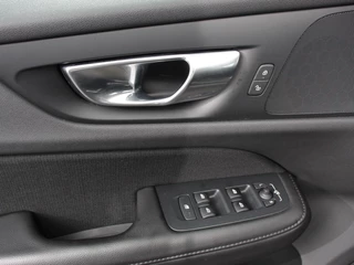 Volvo V60 Volvo V60 2.0 B3 Automaat Momentum | Navigatie | Wegklapbare Trekhaak | Climate Control | Blis | Parkeer sensoren | Cruise Control | Lichtmetalen Velgen - afbeelding nr 14