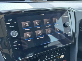 Volkswagen Passat Volkswagen Passat 1.5 TSI 150pk Business FULL LED I NAVI + CAMERA I ELEC. KLEP I DEALER O.H. - afbeelding nr 18