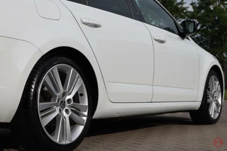 Škoda Octavia Skoda Octavia Combi 2.0 TSI RS DSG 220 PK / 1e eig / Stoelverwarming / Cruise / Xenon - afbeelding nr 46