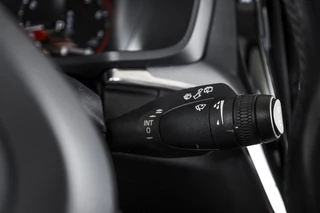 Volvo V60 Volvo V60 2.0 B3 163 PK Essential Edition - Automaat | Dig. Cockpit | Cruise | Stoel-+Stuurverw. | PDC | NAV + App. Connect | ECC | Elek. Klep | DAB | LM 17