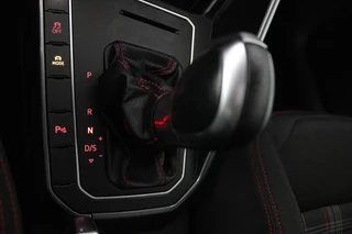 Volkswagen Polo Volkswagen Polo 2.0 TSI GTI (PANORAMADAK, NL-AUTO, NAVIGATIE, ACHTERUITRIJCAMERA, AUTOMAAT, CRUISE ADAPTIEF, PARKEERSENSOREN) - afbeelding nr 19