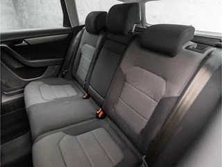 Volkswagen Passat Volkswagen Passat Variant 1.4 TSI Sportline Automaat (NAVIGATIE, CLIMATE, STOELVERWARMING, GETINT GLAS, SPORTSTOELEN, TREKHAAK, CRUISE, PARKEERSENSOREN, NIEUWSTAAT) - afbeelding nr 15