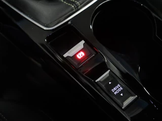 Peugeot 2008 Peugeot 2008 1.2 PureTech GT [APPLE CARPLAY, DIGITAL DASH, SFEERVERLICHTING, TREKHAAK AFNEEMBAAR, CAMERA, CLIMATE CONTROL, HALF LEDER, DODEHOEK DETECTOR, NAVIGATIE, NIEUWSTAAT] - afbeelding nr 20