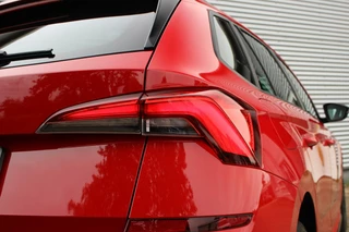 Škoda Kamiq Skoda Kamiq 1.5 TSI ACT Monte Carlo // 150PK - Panoramadak - Apple CarPlay & Android Auto - Camera - All-season - 1e eigenaar - afbeelding nr 8