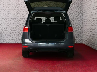Volkswagen Touran Volkswagen Touran 1.5 TSI 150PK 7P CARPLAY NAVI CAMERA LED ELEK.KLEP VIR.COCKPIT DODE.HOEK DET. STOELVERW KEYLESS 7P 7PERS 11/2024 