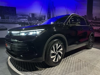 Volkswagen Tiguan Volkswagen Tiguan 1.5 eTSI Life Edition *WinterPack*LEDPlus*Keyless*PrivGlass* - afbeelding nr 25