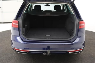Volkswagen Passat Volkswagen Passat 1.4 TSI PHEV GTE | Head-Up | Stoelverwarming | 360 camera | Trekhaak | Keyless | Carplay | Dynamic Chassis Control | Full LED | Massage | Navigatie | Active Info Display - afbeelding nr 13
