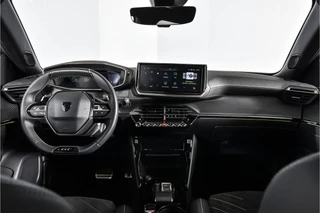 Peugeot 2008 Peugeot 2008 1.2 PureTech 130 PK GT - Automaat | Dig. Cockpit | Adapt. Cruise | Elek. stoel | Stoelverw. | PDC | Camera | NAV + App. Connect | ECC | LM 17