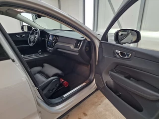 Volvo XC60 Volvo XC60 2.0 T6 Plug-in hybrid AWD Plus Dark 350pk | Elek. panodak | Elektrische stoelen met geheugen | - afbeelding nr 33
