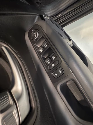 Jeep Renegade Jeep Renegade 1.3T 150pk DDCT S Automaat (Limited) exterieur volledig zwart Apple carplay, Adaptive cruise, Led koplampen - afbeelding nr 12