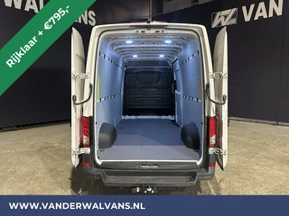 Volkswagen Crafter Volkswagen Crafter 2.0 TDI 140 pk Automaat L4H3 L3H2 RIJKLAAR Euro6 Airco | Camera | Apple Carplay Android Auto, Chauffeursstoel, Stoelverwarming, 3000kg Trekhaak - afbeelding nr 3