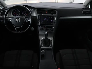 Volkswagen Golf Volkswagen Golf 1.0 TSI Connected Series | Carplay | Camera |  Navigatie | Climate control | Parkeerhulp | Cruise control | Sportstoelen - afbeelding nr 7