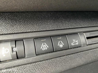 Peugeot 3008 Peugeot 3008 1.2 PureTech Allure EAT8 AUTOM/LUXE HOOGZITTER - afbeelding nr 23