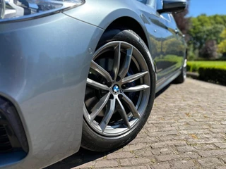 BMW 5 Serie BMW 5-serie Touring 530i M-Sport | Pano | Alcantara | Dealer Onderhouden | - afbeelding nr 2