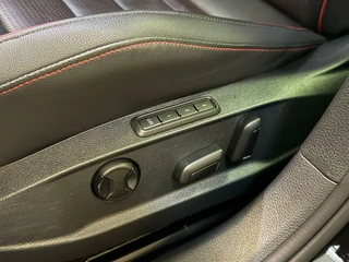 Volkswagen Golf Volkswagen Golf 2.0 TSI GTI Performance Aut*Led*Pano*Navi - afbeelding nr 22